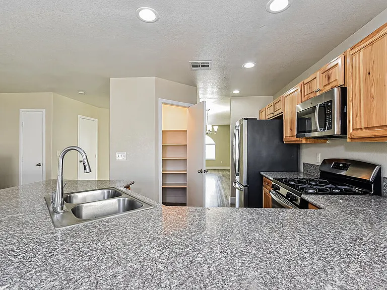 1820 Loida Ct — Photo 8