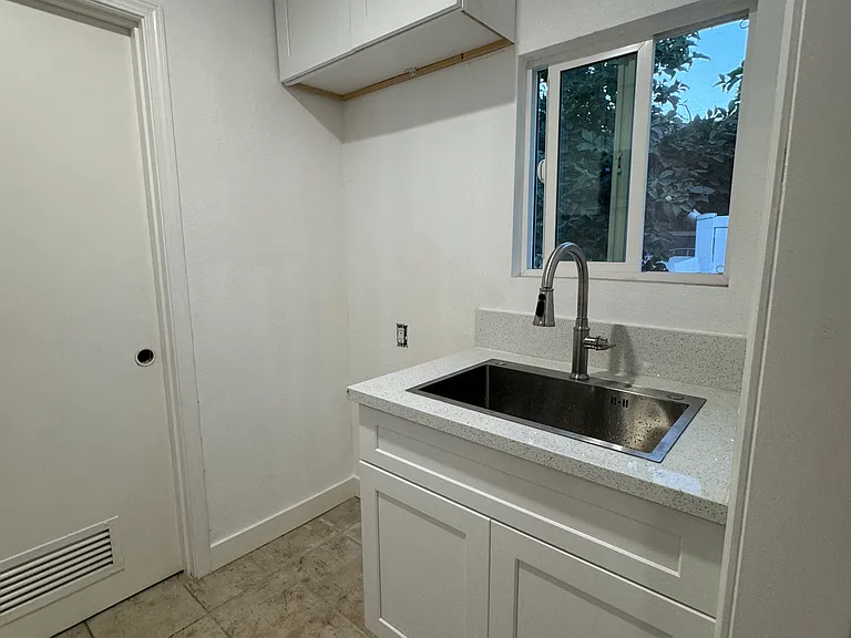528 N Placentia Ave — Photo 41