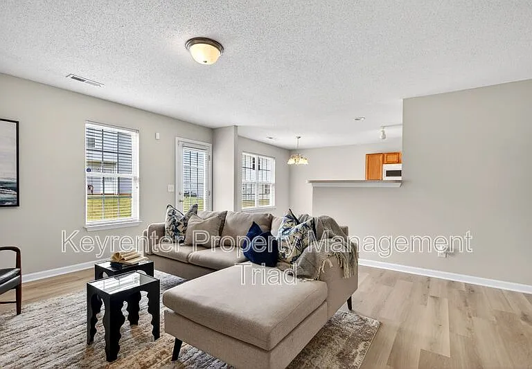 2703 Stafford St — Photo 37