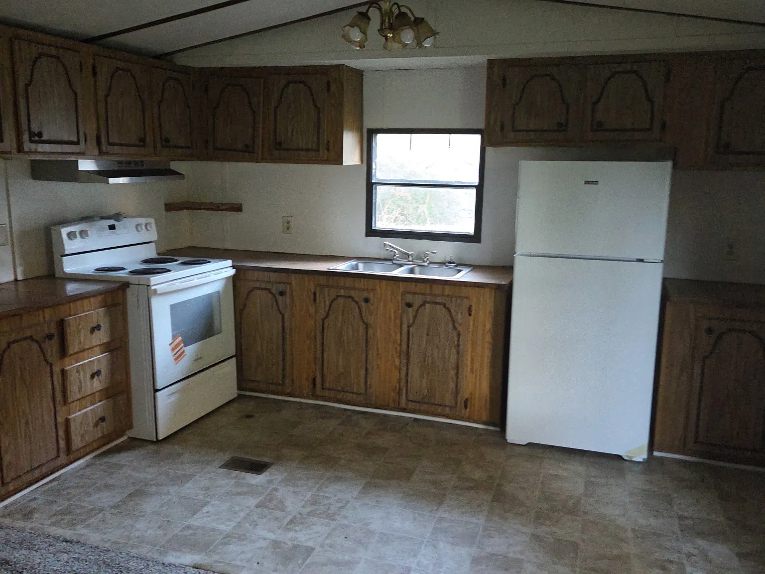 643 Oak Grove Rd — Photo 3