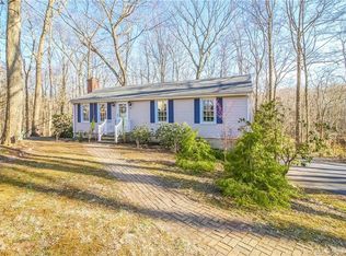 210 Crestwood Dr, Guilford, CT 06437