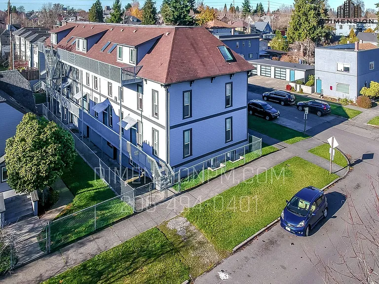 Turn of Century Apartments 1 and 3 bedrooms — Photo 6