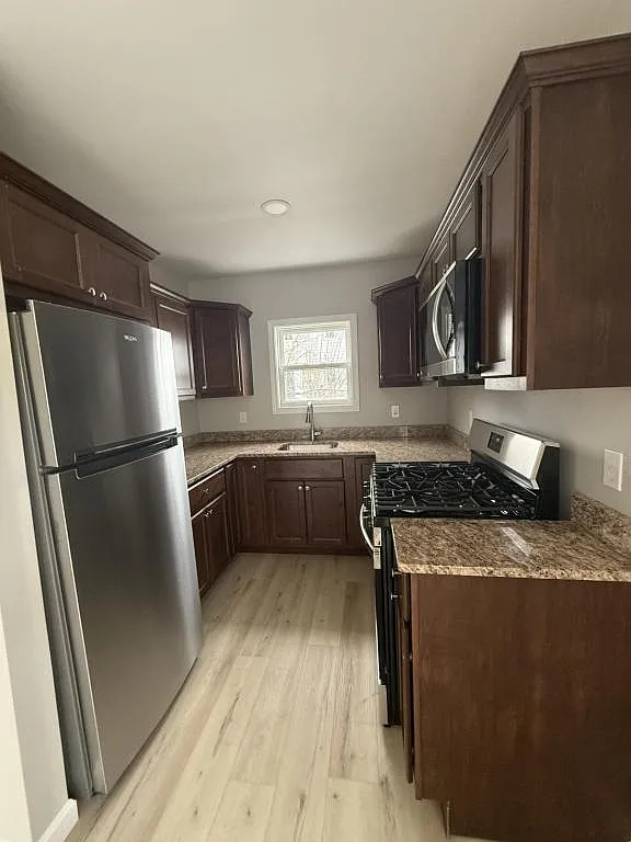 223 Davis St — Photo 1