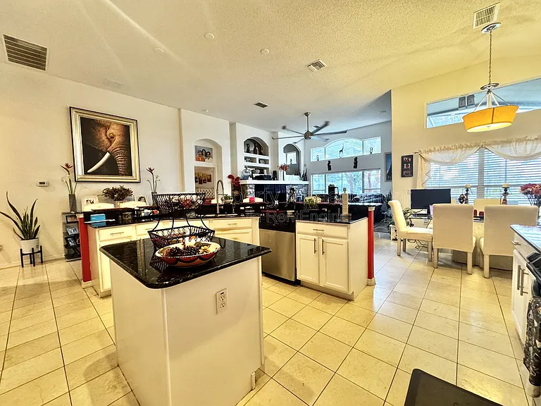 2561 The Oaks Blvd — Photo 3