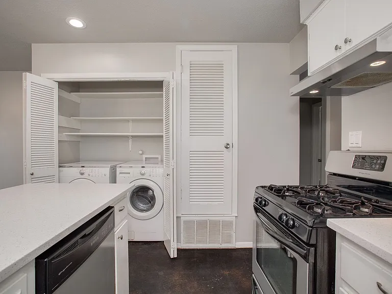 2300 Trailside Drive — Photo 29