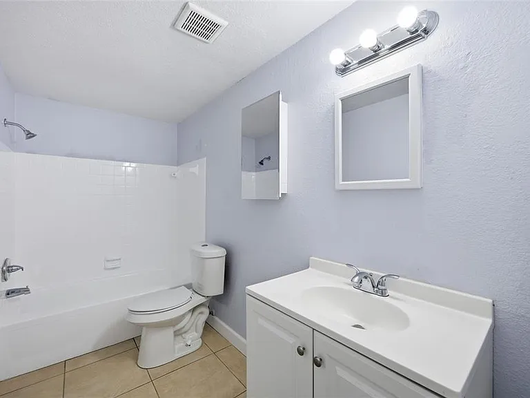 1302 Morris Park — Photo 8
