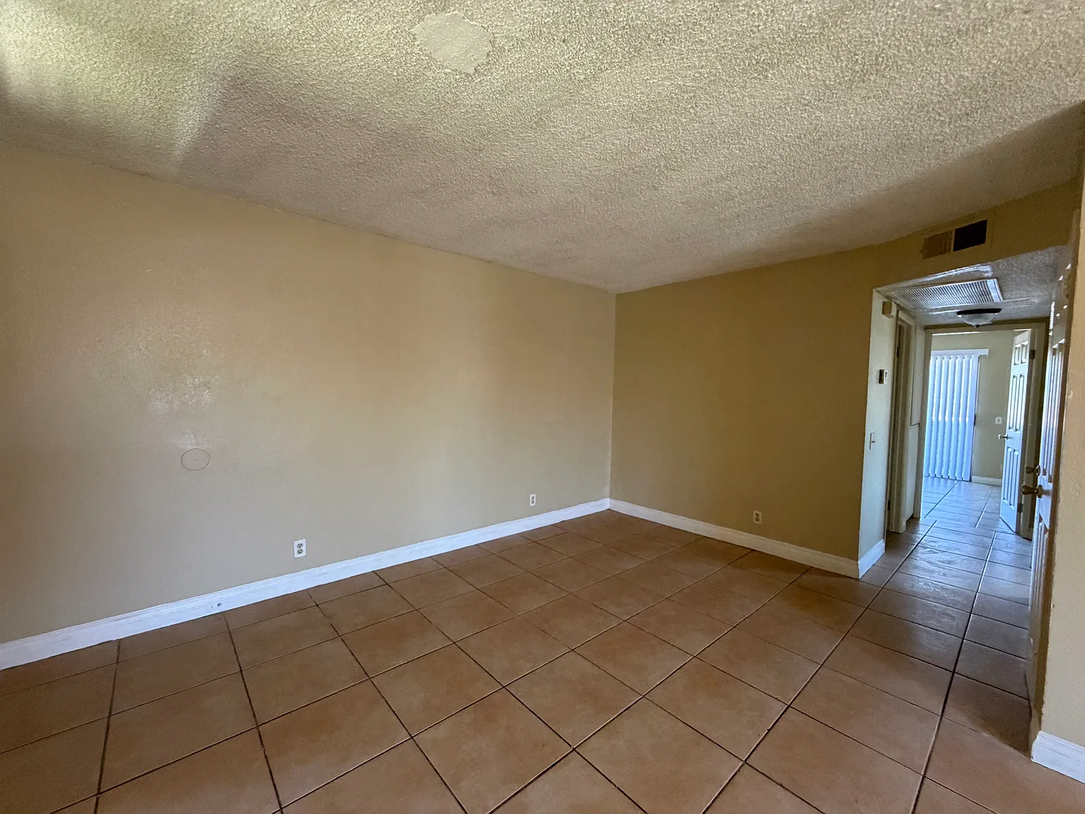2 bed, 900 sqft, $1,650 — Photo 4