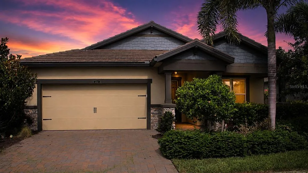 3 bed, 2.0 bath, 2298 sqft, $4,100 — Photo 1