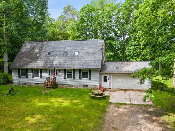 3160 E Rattalee Lake Rd, Holly, MI 48442