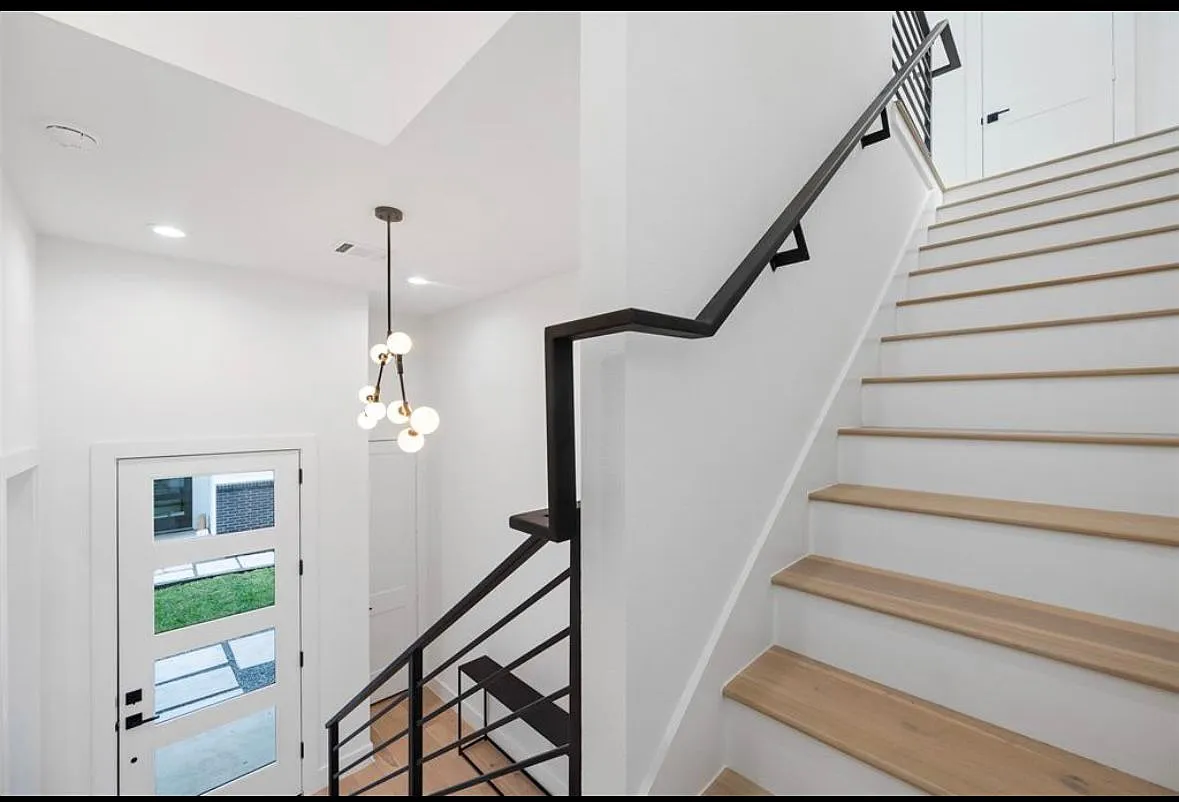 3 bed, 2257 sqft, $4,300 — Photo 2