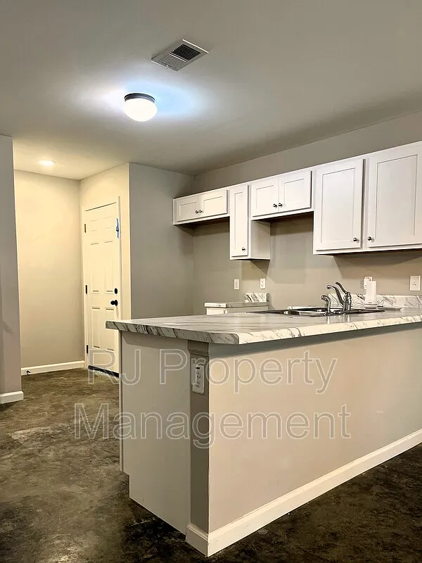 4 bed, 2.0 bath, $1,395 — Photo 3