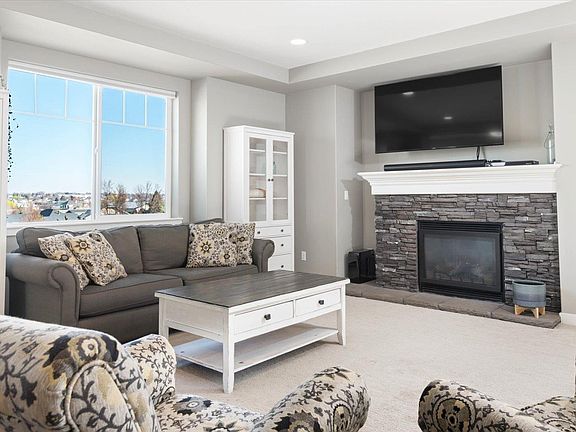 3rd image of 5901 Velonia Dr
