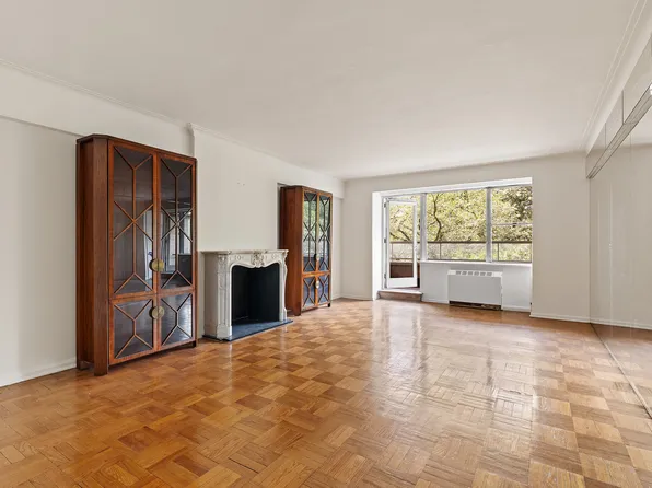 860 Fifth Avenue 4H image 2 of 11