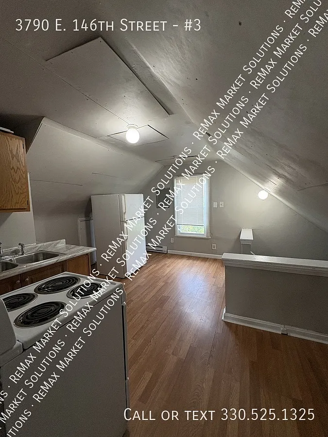 Studio Apartment Available! — Photo 3