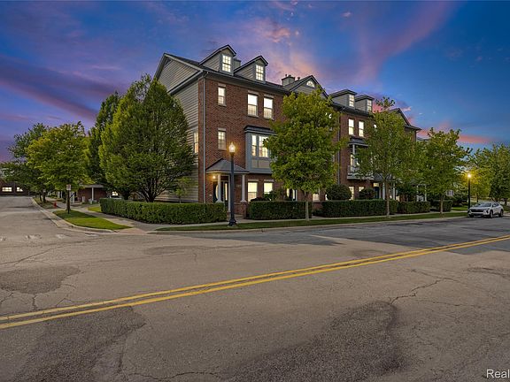 2nd image of 1614 Town Commons Dr