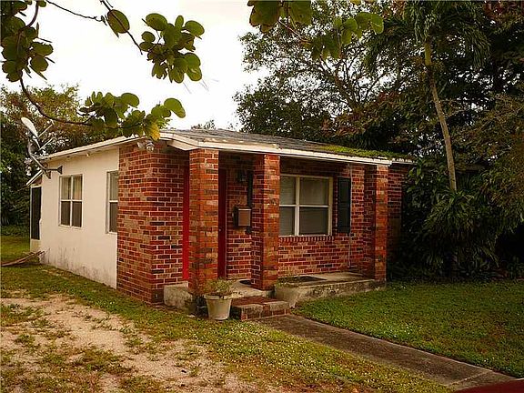 3rd image of 1362 SW 22nd Ave