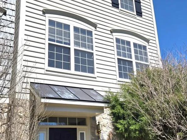 701 Redgate Ln, Woodbridge, VA 22191