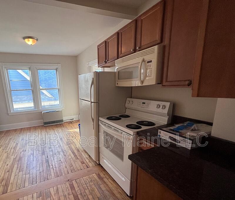 1st image of 142 Park Ave APT 10