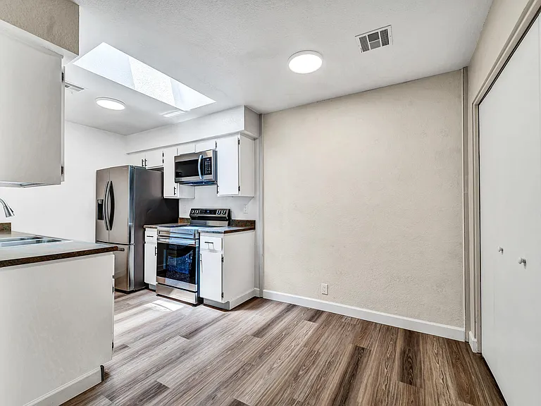 317 W Hononegh Dr #7 — Photo 9