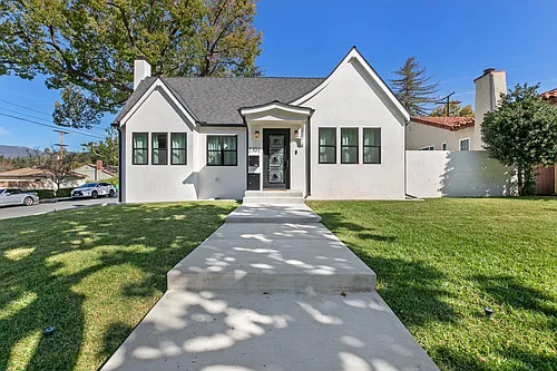 2101 E Glenoaks Blvd Photo 1