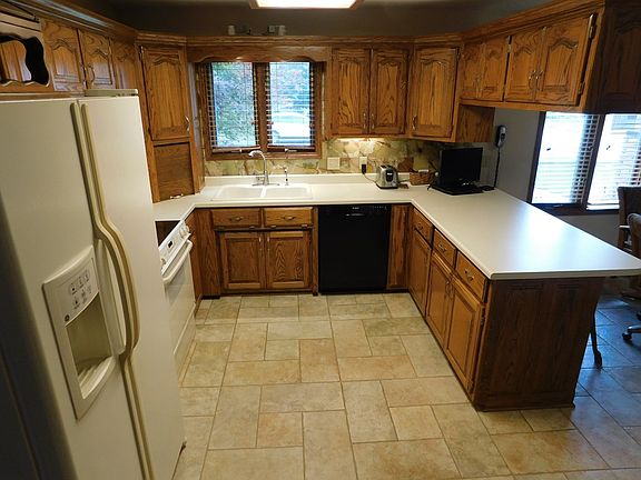 4th image of 612 Villa Dr