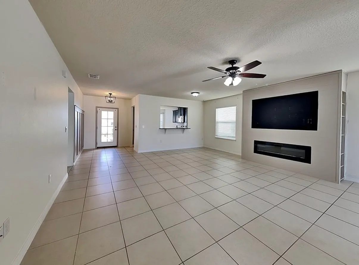 3 bed, 1747 sqft, $2,250 — Photo 3