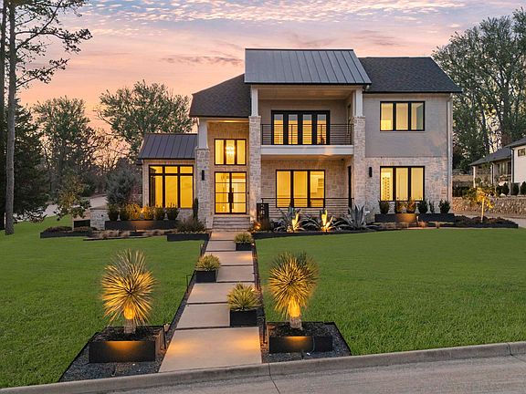 2nd image of 2432 Bellview Cir