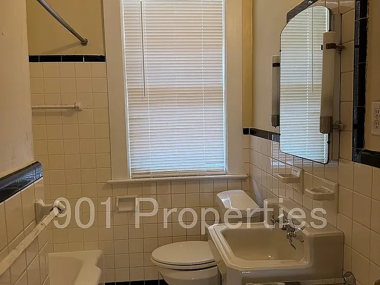 1055 S Cox St — Photo 7