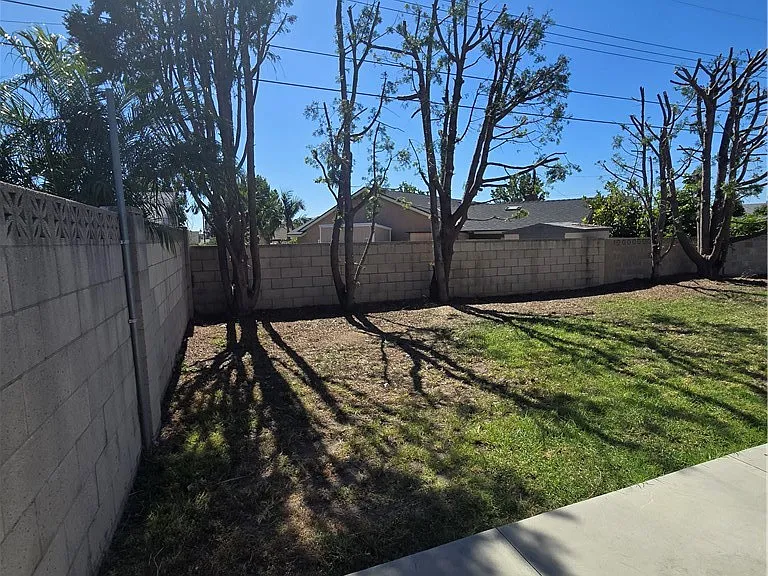 394 N Clinton St — Photo 28