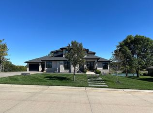 1310 Doyle Ln, Beatrice, NE 68310