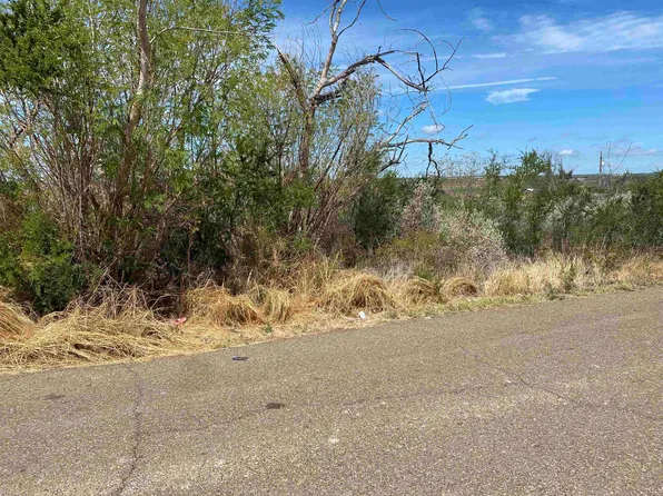 2127 Sunset Dr, Zapata, TX 78076