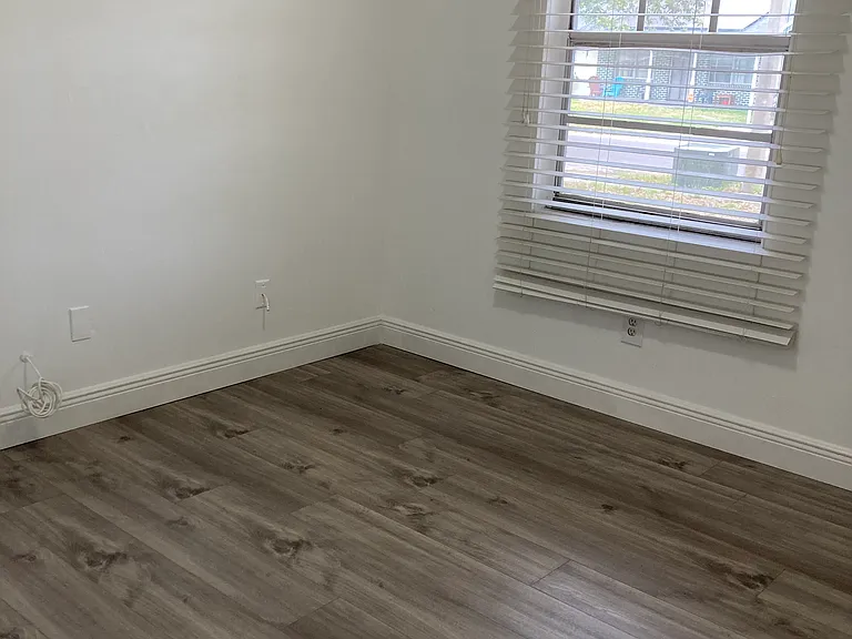 913 Maydell Ct — Photo 11