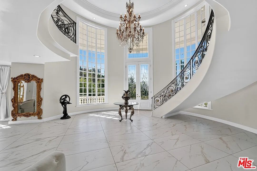 6 bed, 6.5 bath, 8100 sqft, $19,995 — Photo 3