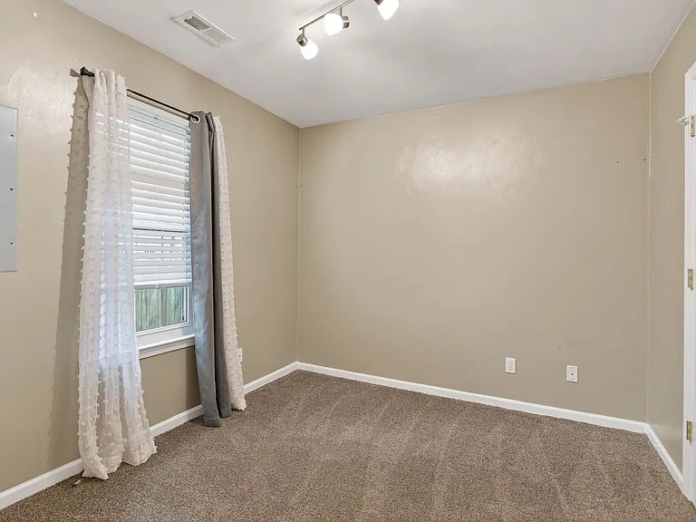 203 Teal Ct — Photo 13