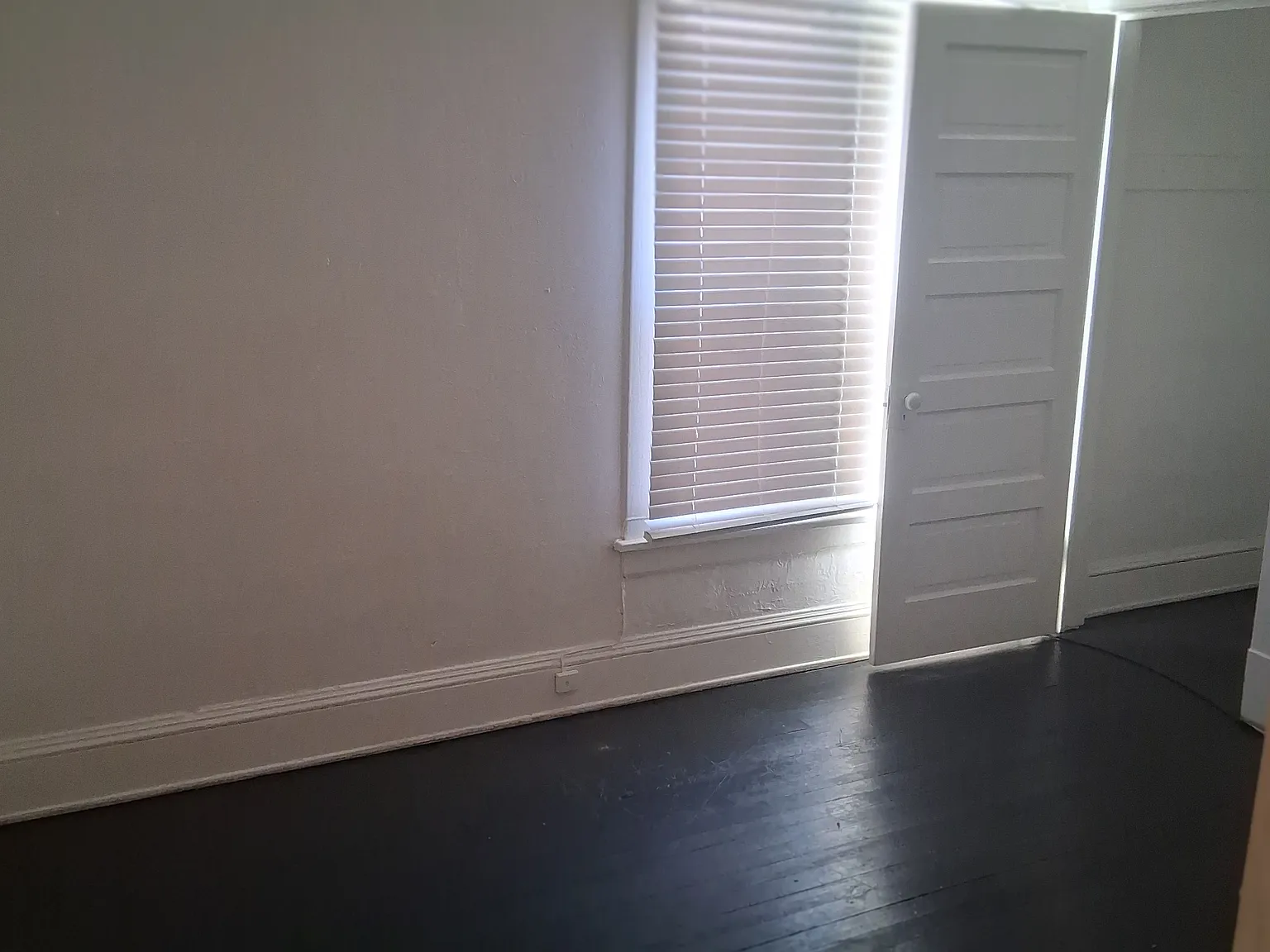 3 bed, $1,300 — Photo 2