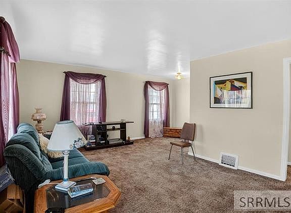 3rd image of 315 Riverside Dr