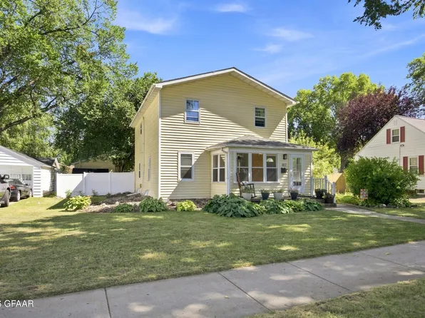 817 9th Ave S, Grand Forks, ND 58201