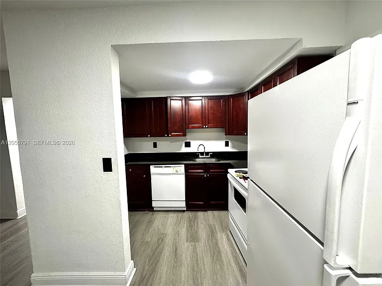 1525 NE 135th St #3 — Photo 2