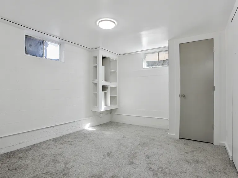 35 S Meade St — Photo 8