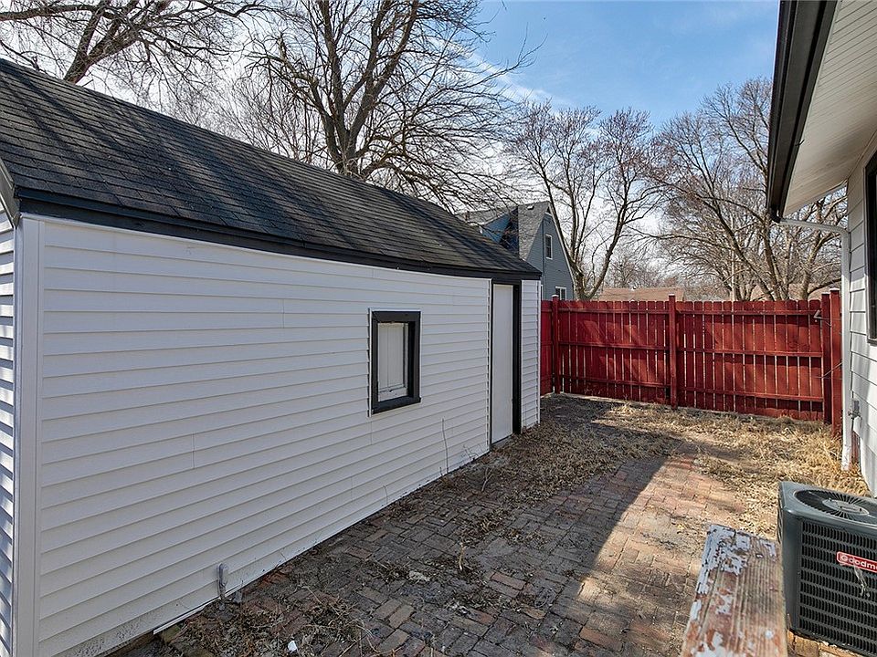 2111 37th St, Des Moines, IA 50310 Zillow