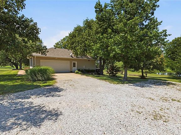3rd image of 1116 W Hubach Hill Rd