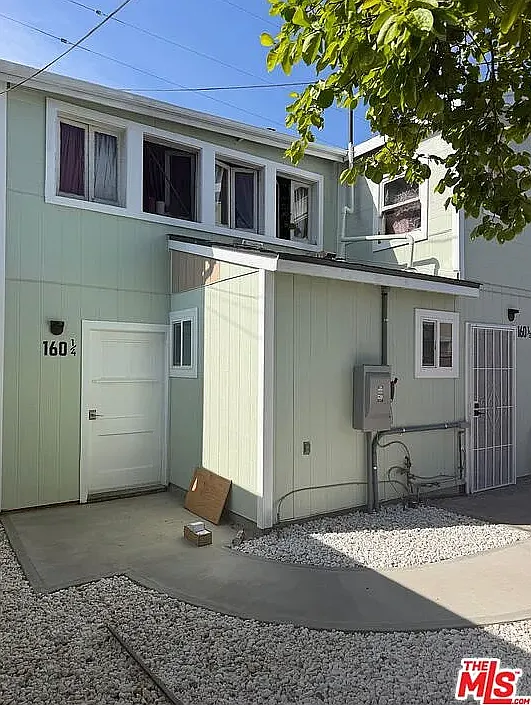 2 bed, 2340 sqft, $2,500 — Photo 2