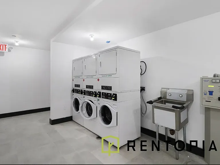 228 Berry St #7R — Photo 7