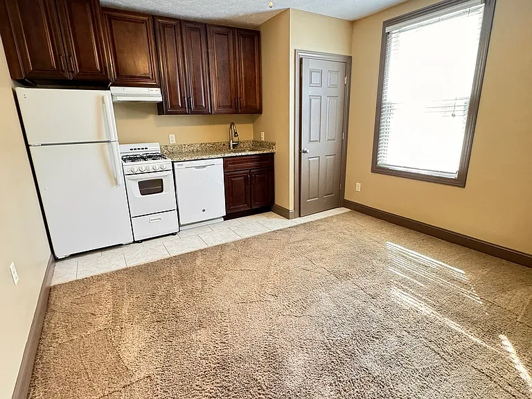 814 S 14th St #4 — Photo 3