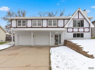 10527 M St, Omaha, NE 68127