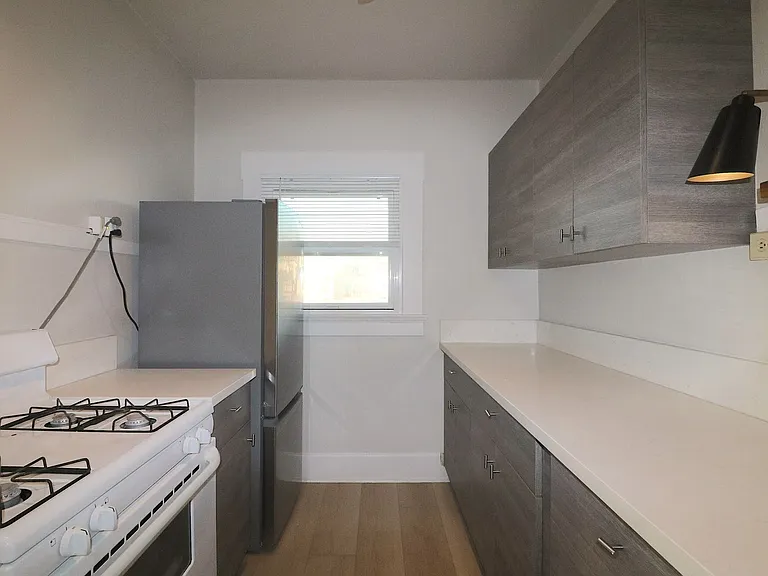 2142 5th Ave — Photo 6