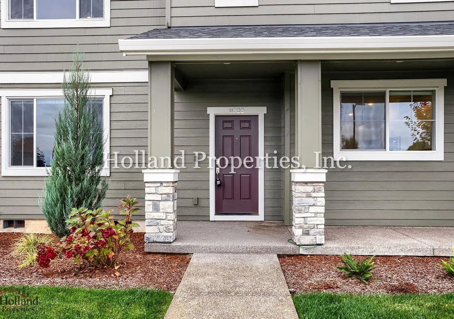 Spacious 5-Bedroom Wilsonville Home with A/C, Green-Space Views & Private Yard — Photo 3