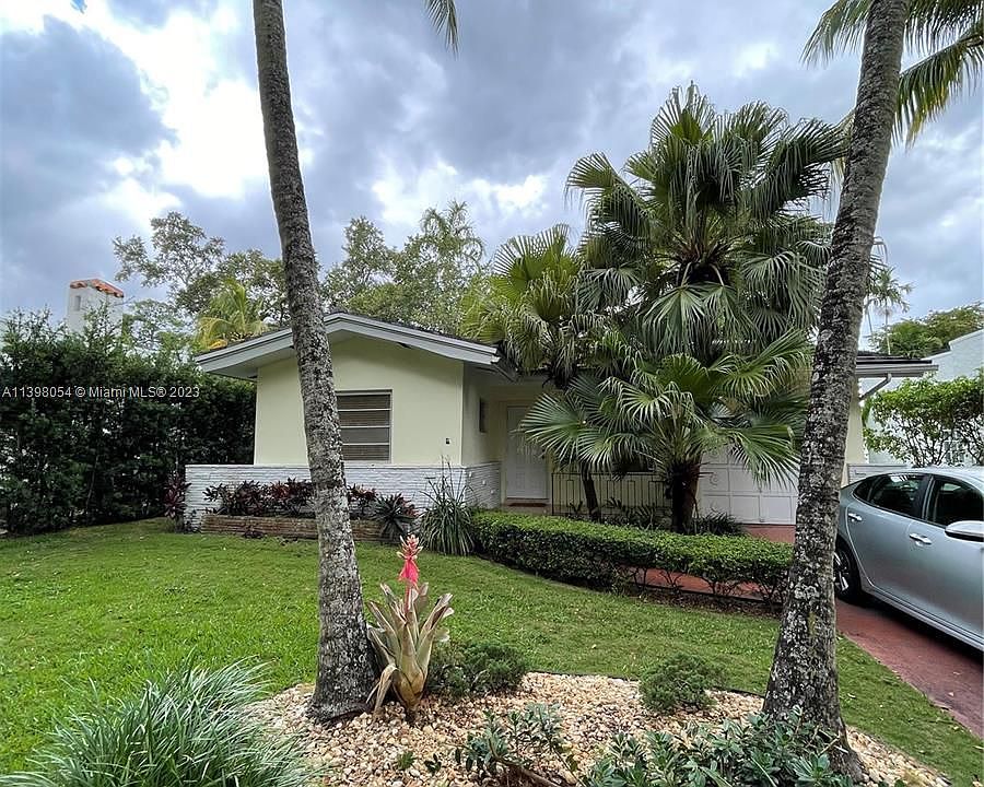 1st image of 822 Medina Ave