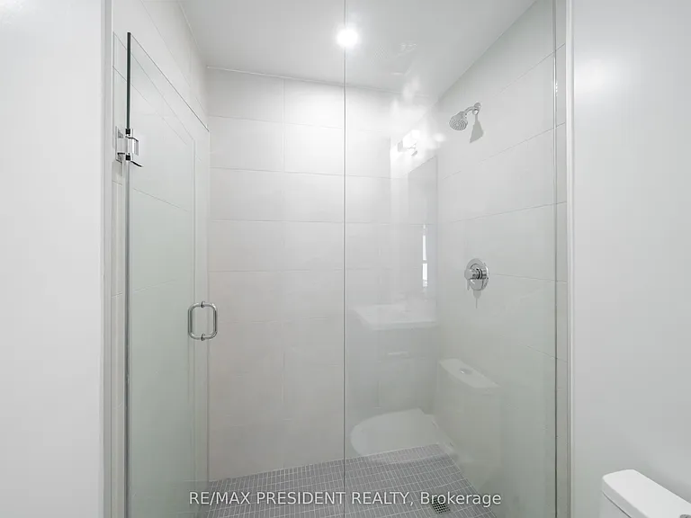 400 King St W #511 — Photo 23