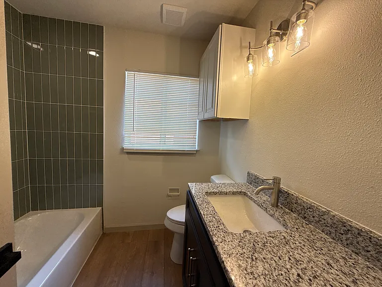 1043 Shadwell Dr — Photo 15